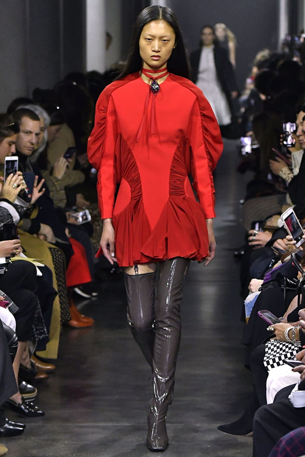 Fashion Week Paris Fall/Winter 2019 look 5 from the Mugler collection 女装