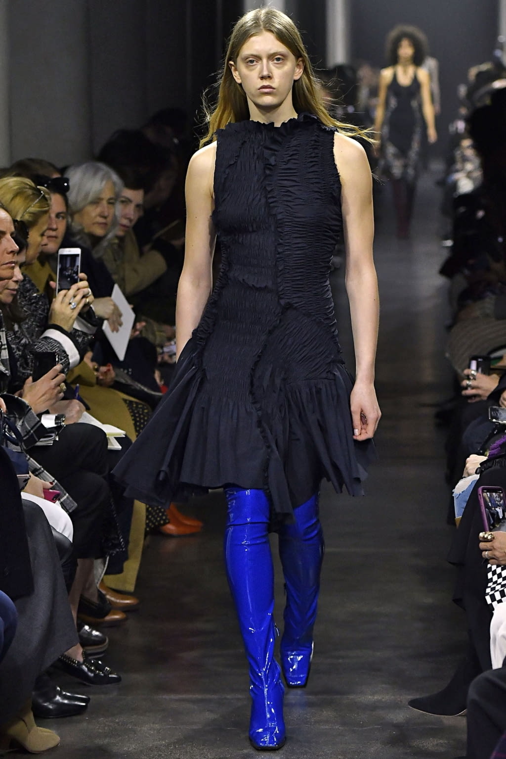 Fashion Week Paris Fall/Winter 2019 look 7 de la collection Mugler womenswear