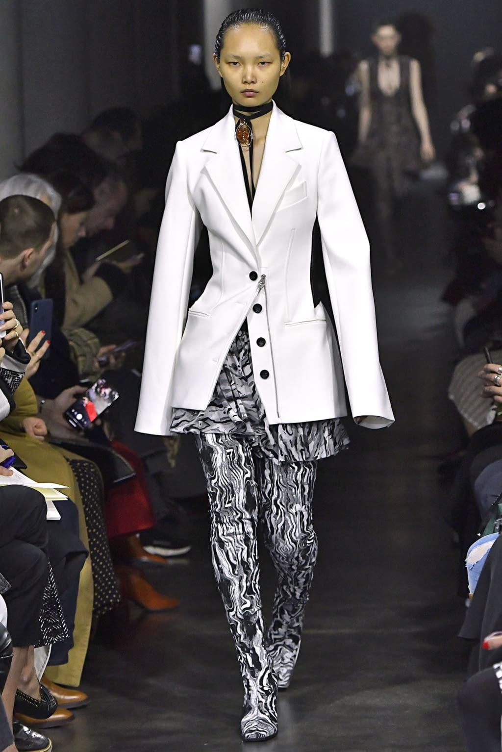 Fashion Week Paris Fall/Winter 2019 look 10 from the Mugler collection 女装