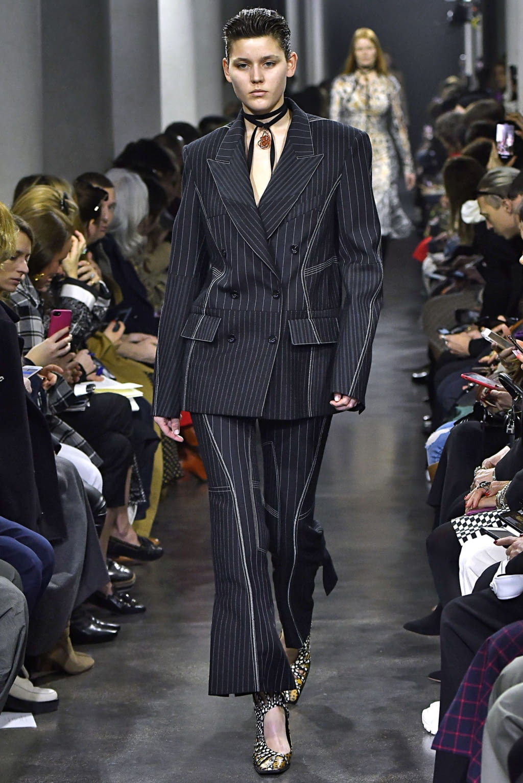 Fashion Week Paris Fall/Winter 2019 look 13 from the Mugler collection womenswear