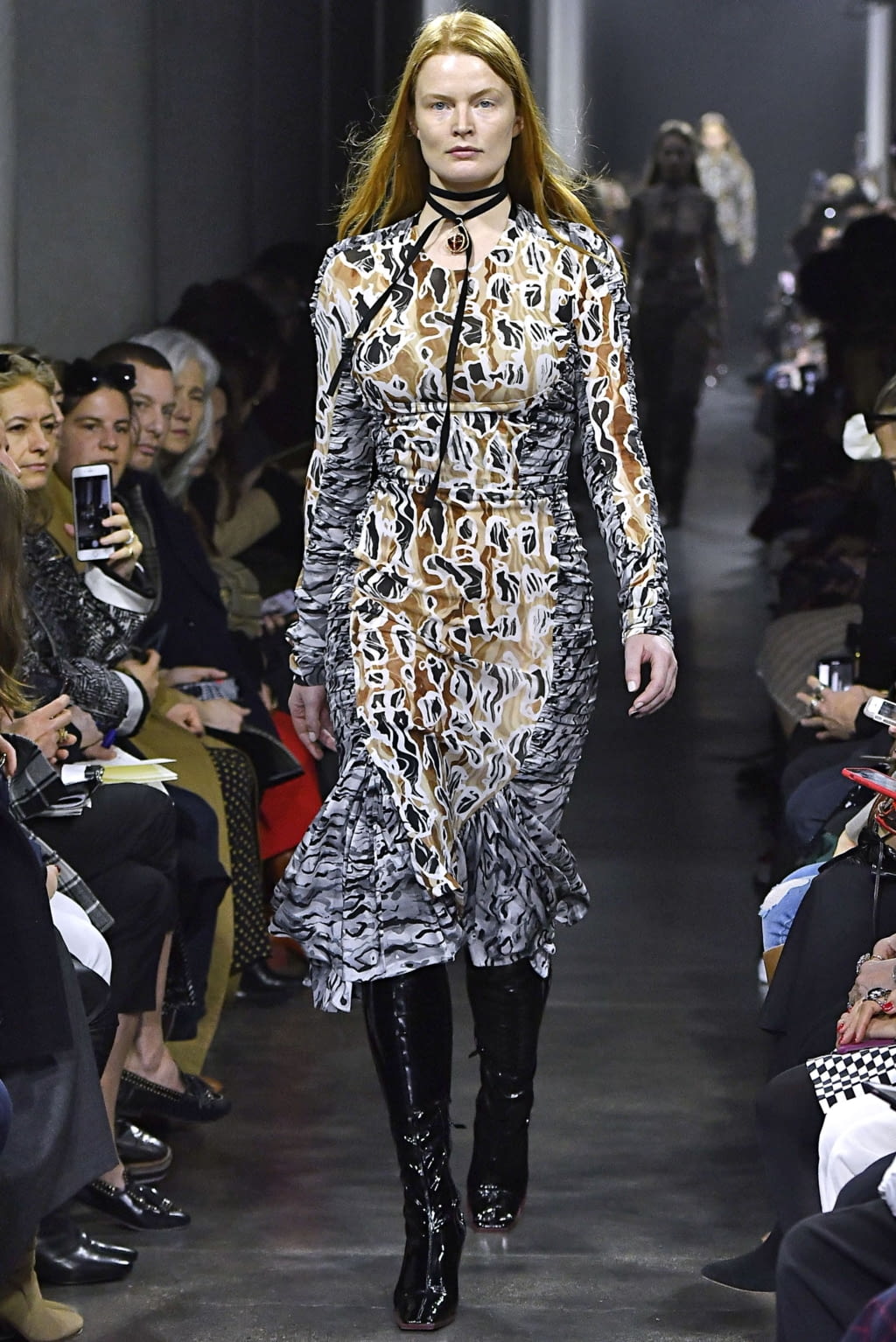 Fashion Week Paris Fall/Winter 2019 look 14 from the Mugler collection 女装