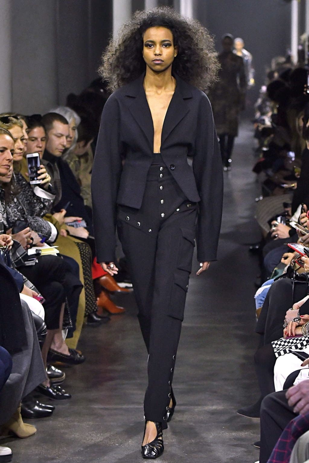 Fashion Week Paris Fall/Winter 2019 look 17 de la collection Mugler womenswear