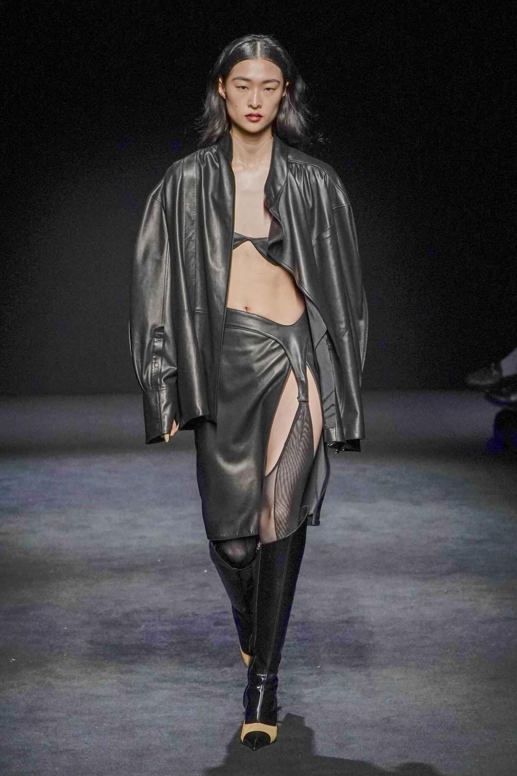 Fashion Week Paris Fall/Winter 2020 look 3 from the Mugler collection 女装