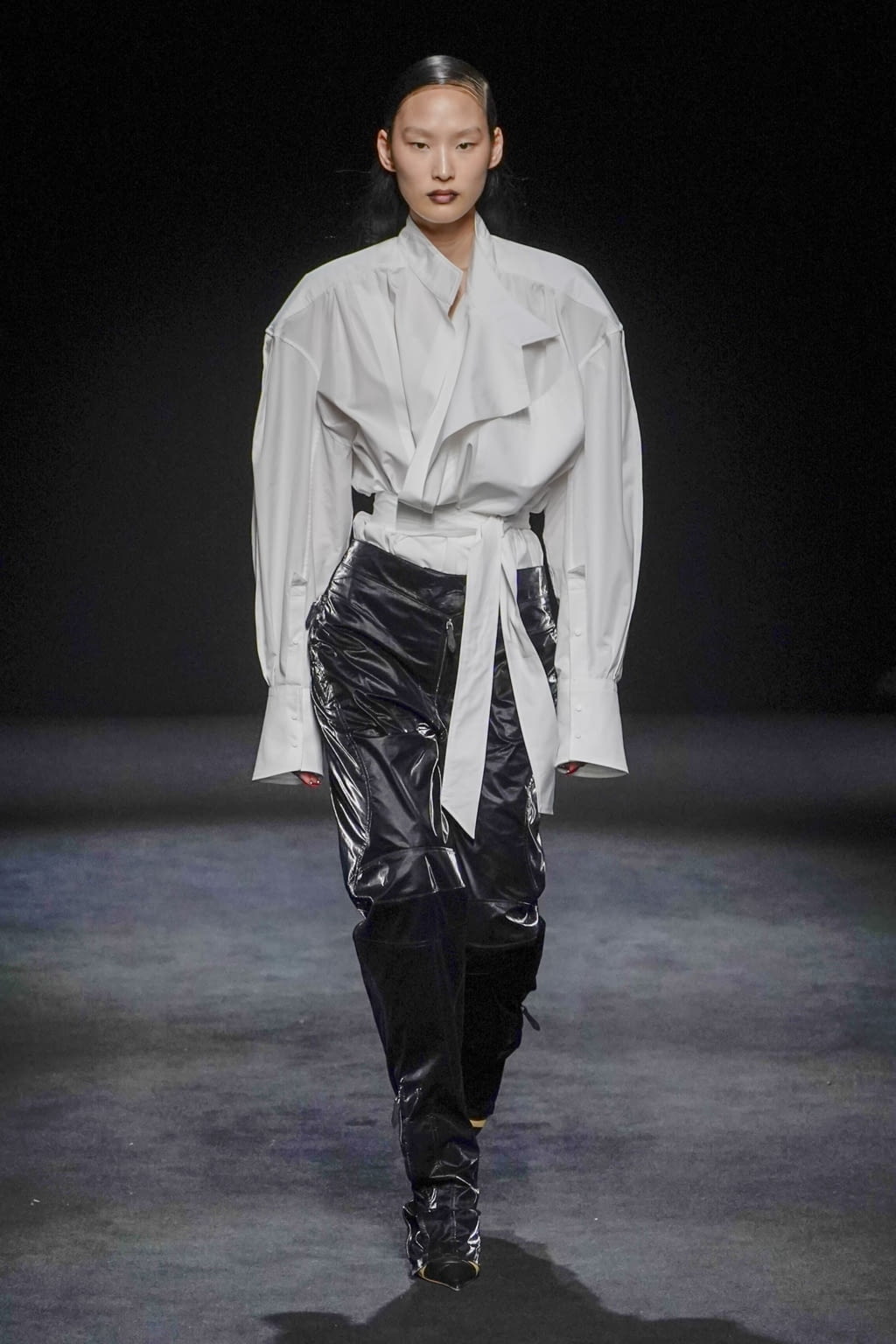Fashion Week Paris Fall/Winter 2020 look 13 from the Mugler collection 女装