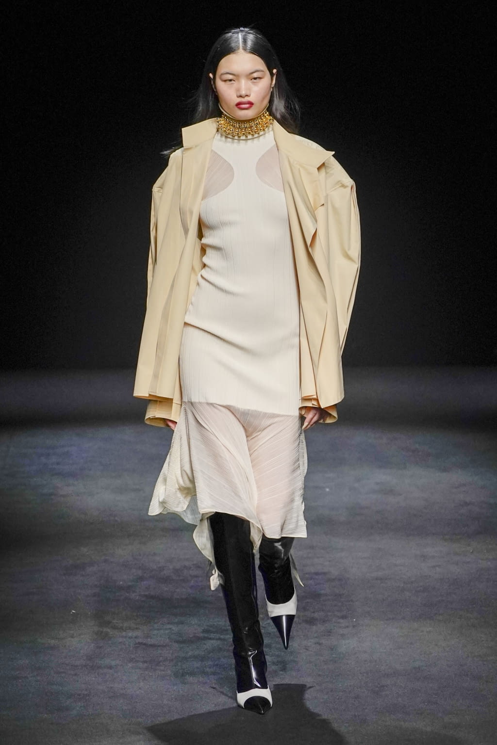 Fashion Week Paris Fall/Winter 2020 look 15 de la collection Mugler womenswear