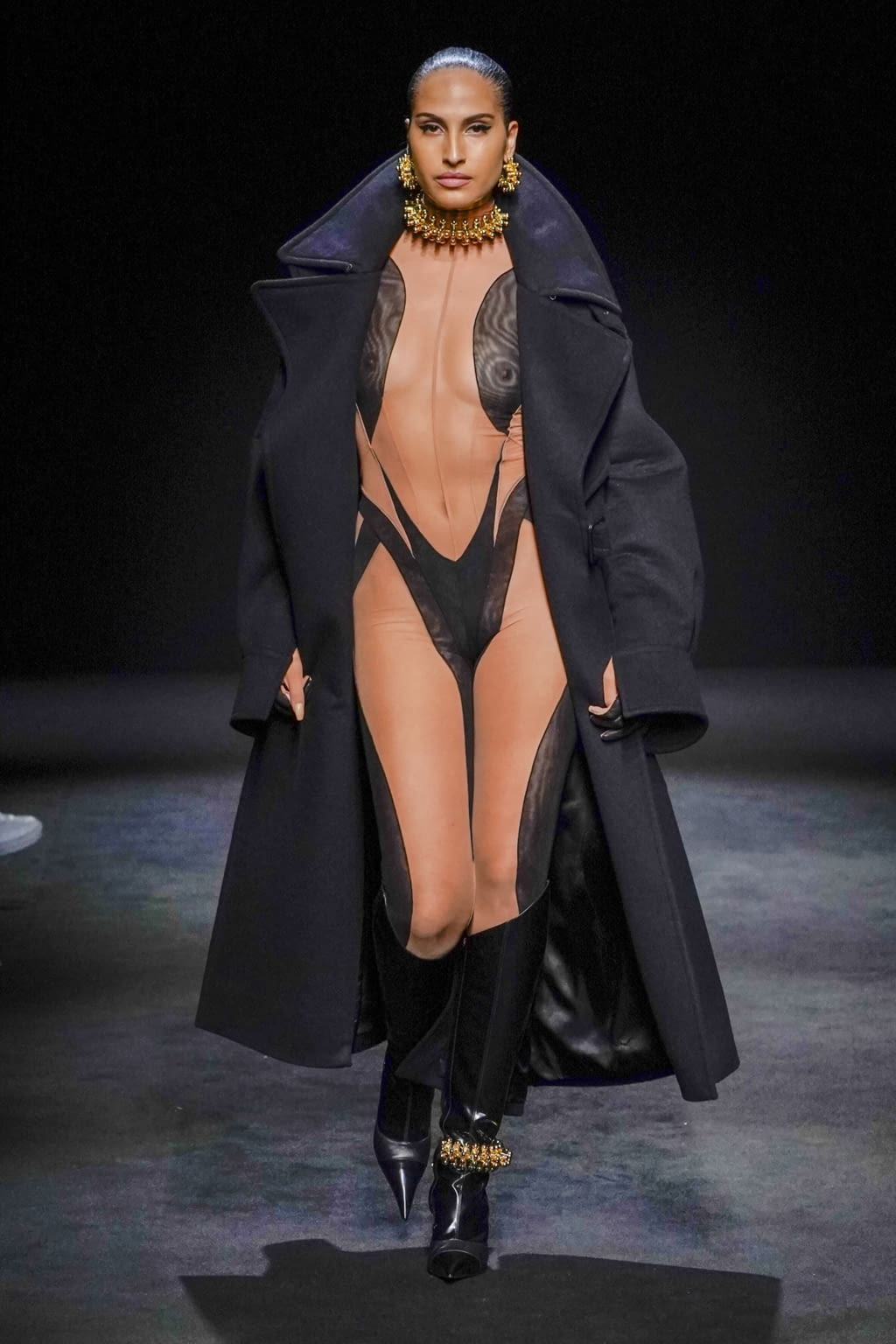 Fashion Week Paris Fall/Winter 2020 look 29 from the Mugler collection womenswear
