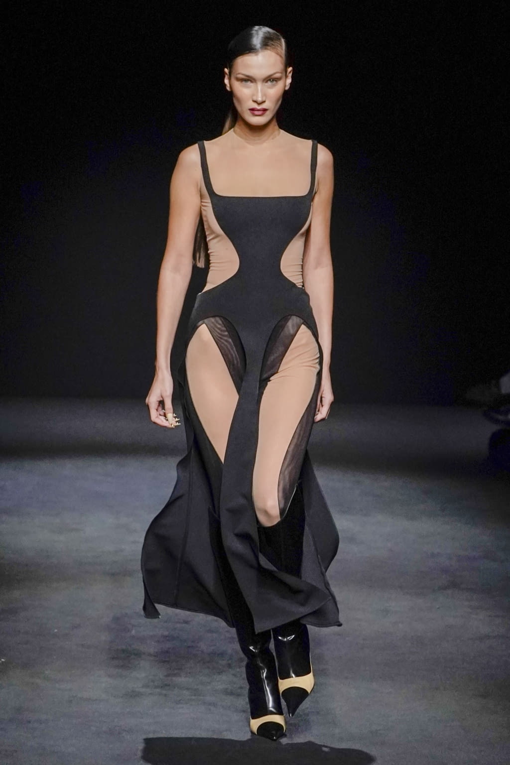 Fashion Week Paris Fall/Winter 2020 look 32 from the Mugler collection womenswear