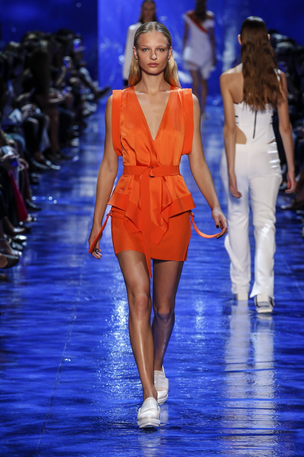 Fashion Week Paris Spring/Summer 2017 look 16 from the Mugler collection 女装