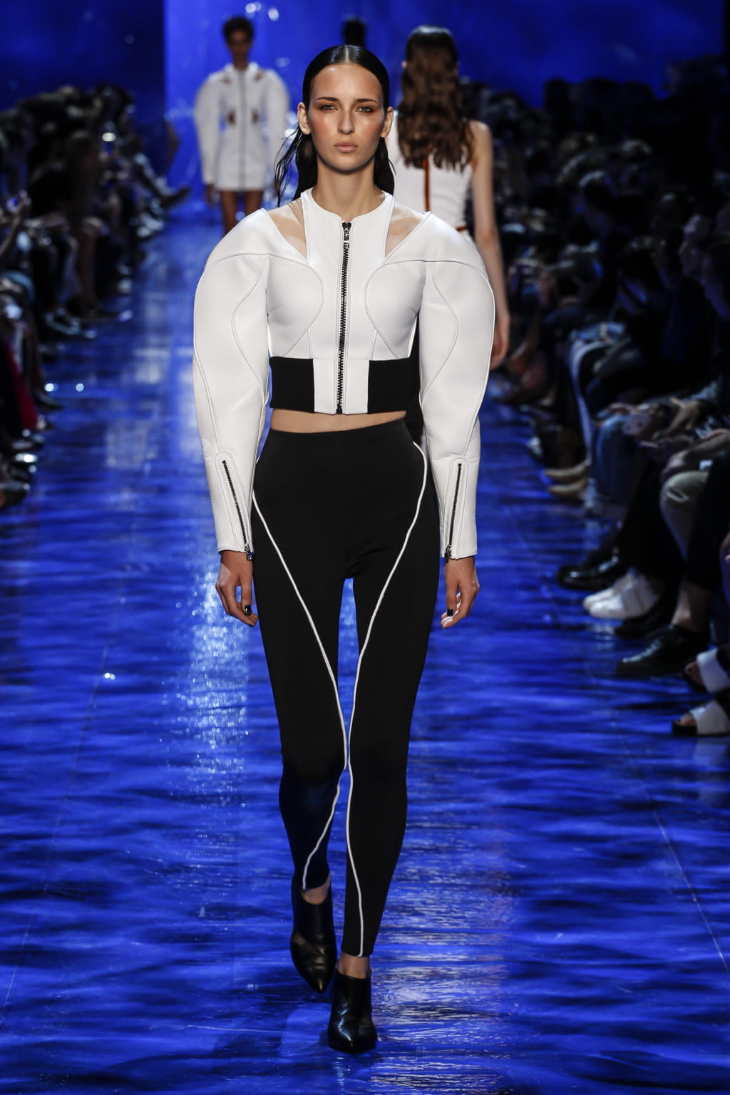 Fashion Week Paris Spring/Summer 2017 look 20 from the Mugler collection 女装