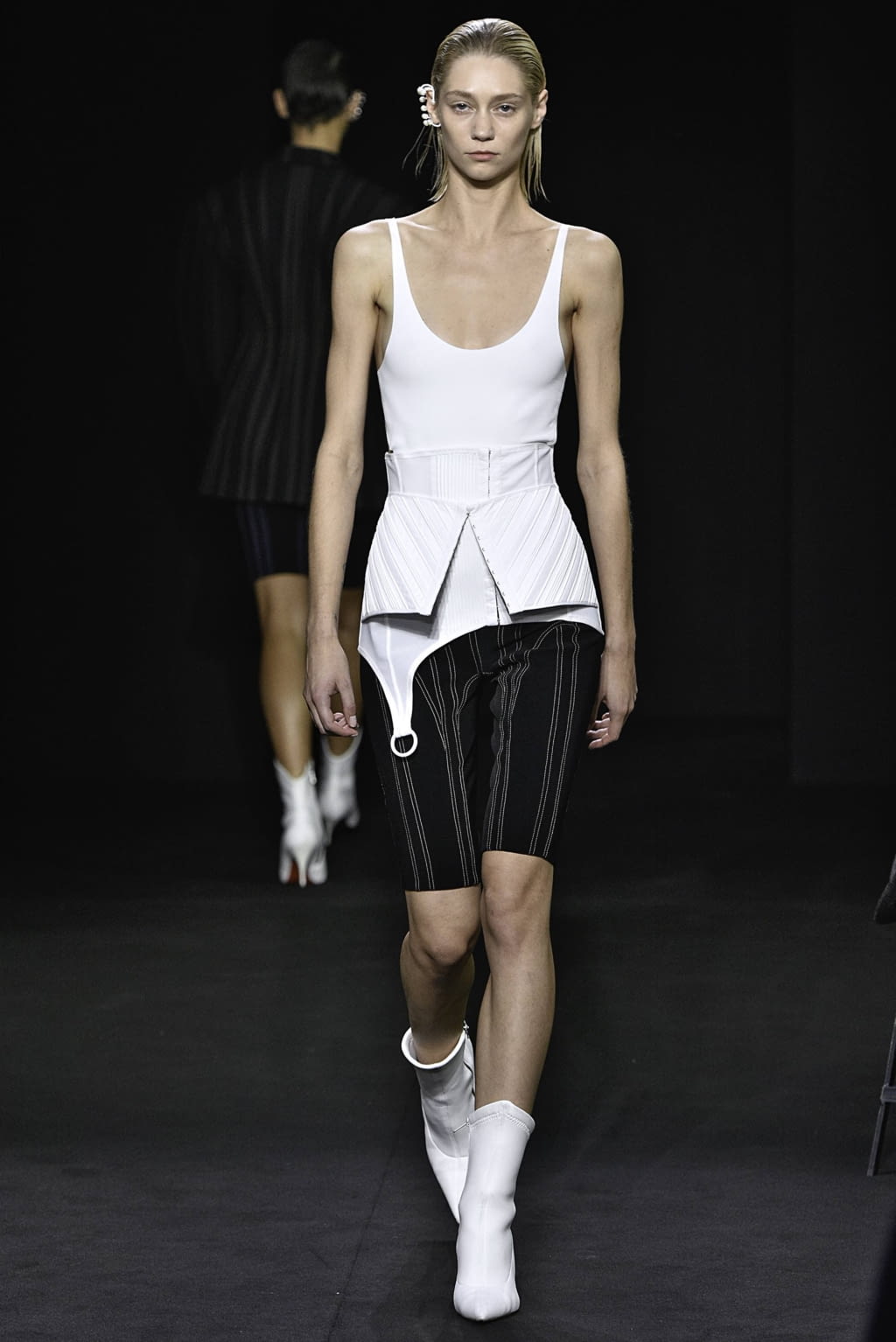 Fashion Week Paris Spring/Summer 2019 look 4 from the Mugler collection womenswear