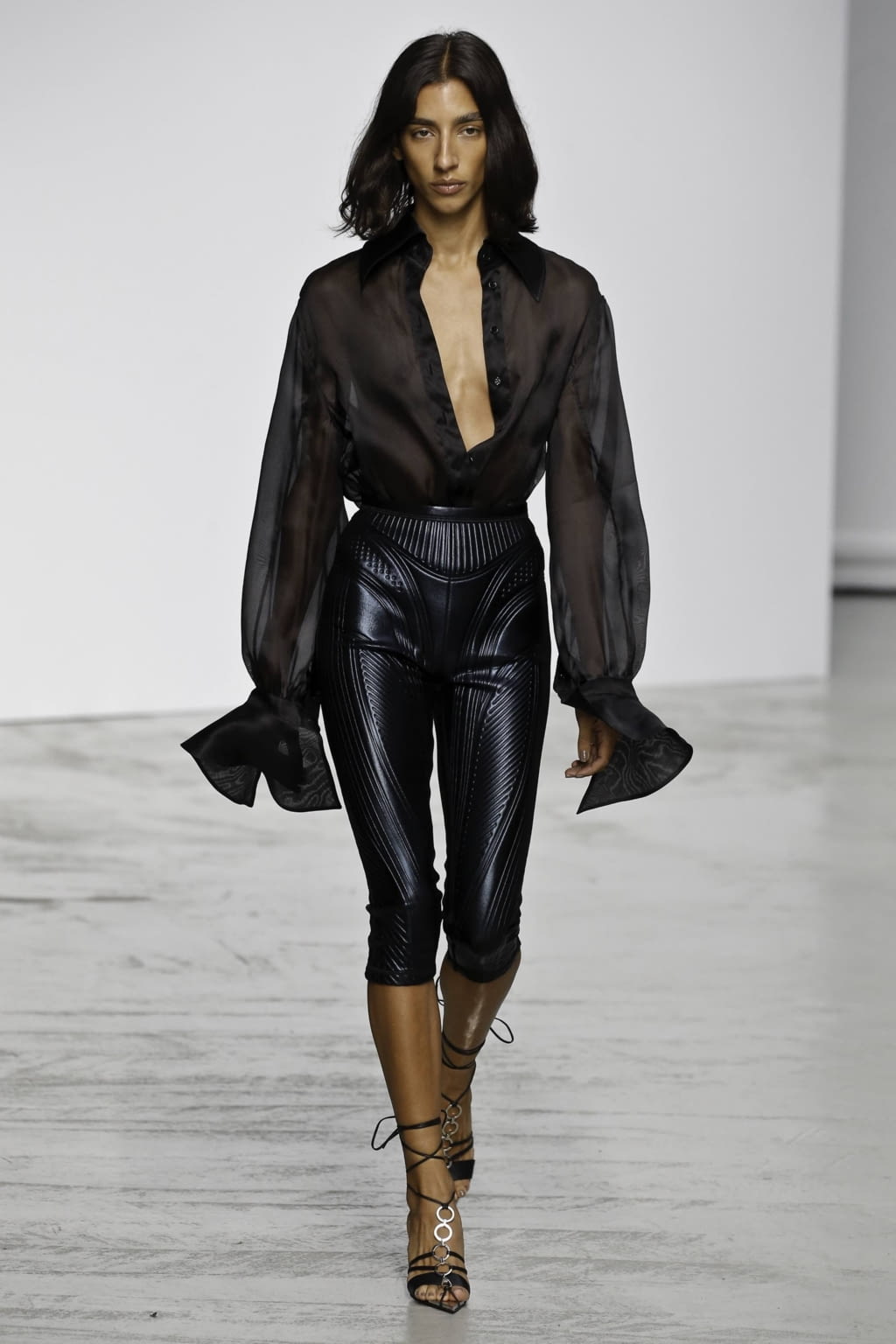 Fashion Week Paris Spring/Summer 2020 look 2 de la collection Mugler womenswear