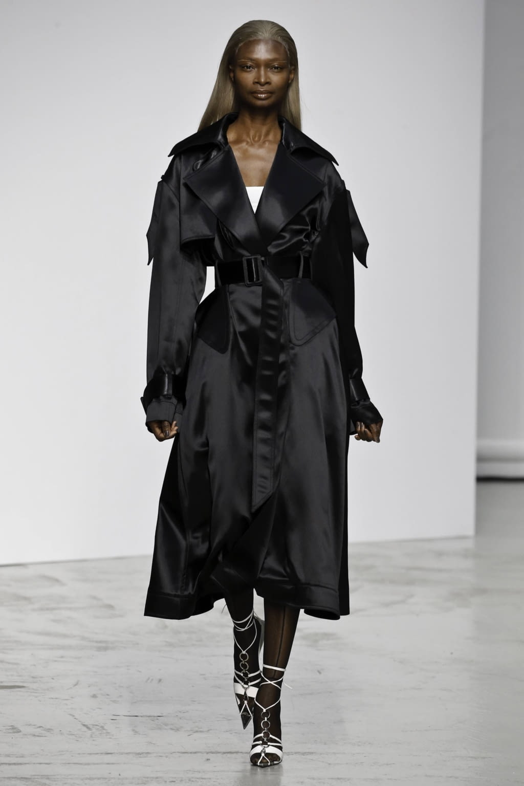 Fashion Week Paris Spring/Summer 2020 look 4 from the Mugler collection womenswear