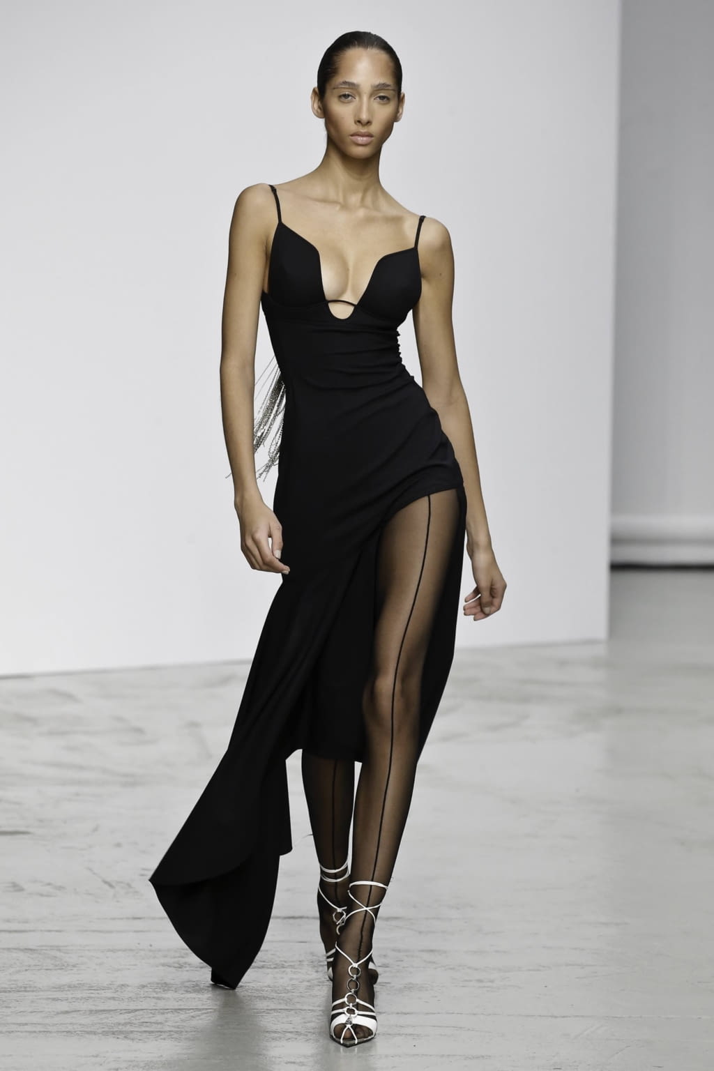 Fashion Week Paris Spring/Summer 2020 look 5 from the Mugler collection womenswear