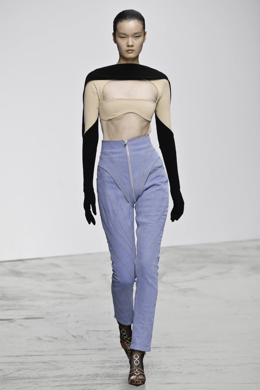 Fashion Week Paris Spring/Summer 2020 look 20 de la collection Mugler womenswear