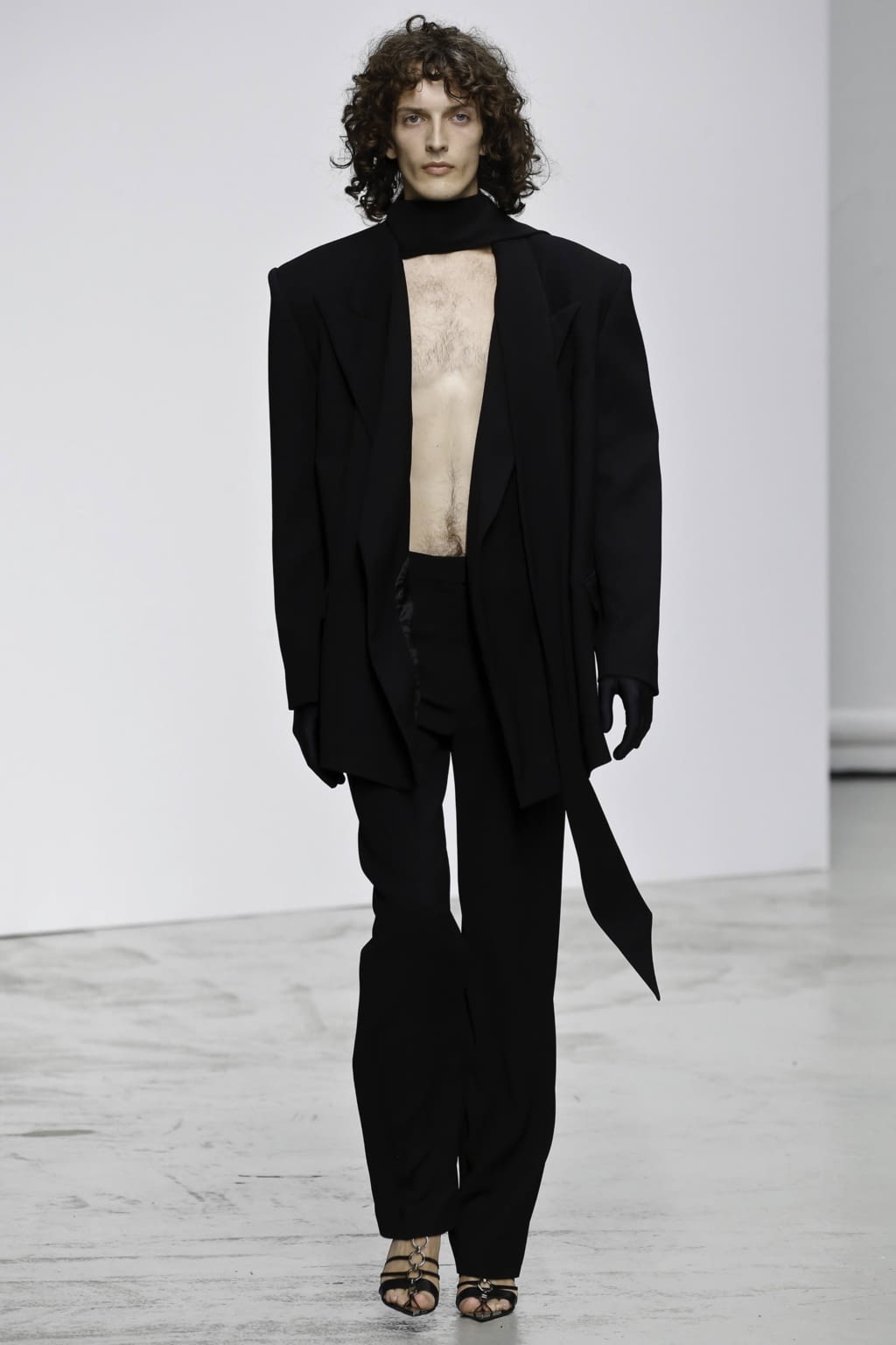 Fashion Week Paris Spring/Summer 2020 look 21 from the Mugler collection 女装