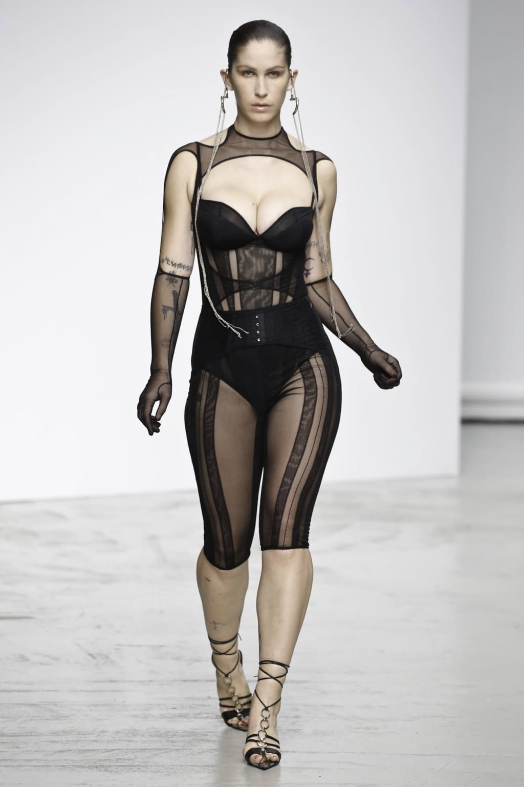 Fashion Week Paris Spring/Summer 2020 look 29 from the Mugler collection womenswear