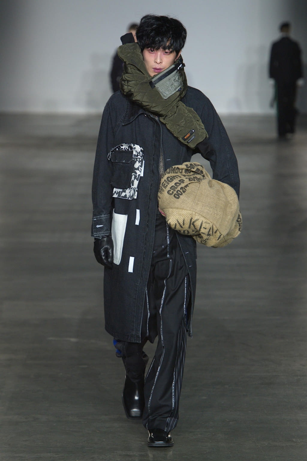 Fashion Week London Fall/Winter 2020 look 13 from the Münn collection 男装