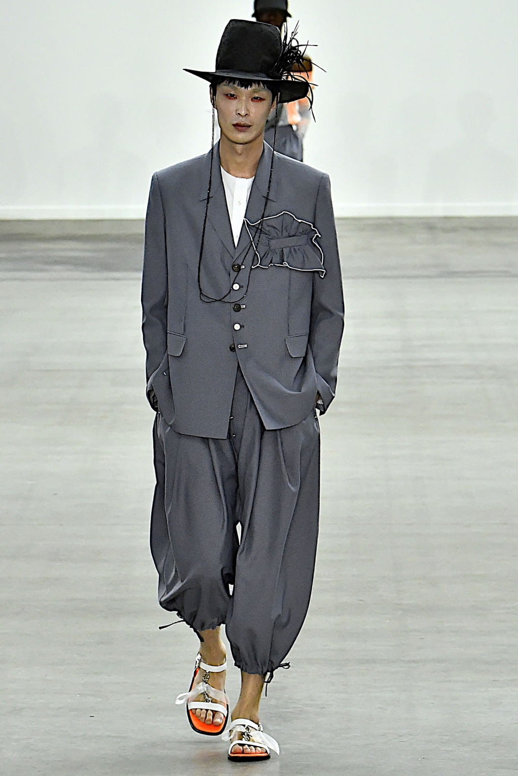 Fashion Week London Spring/Summer 2020 look 16 from the Münn collection 男装