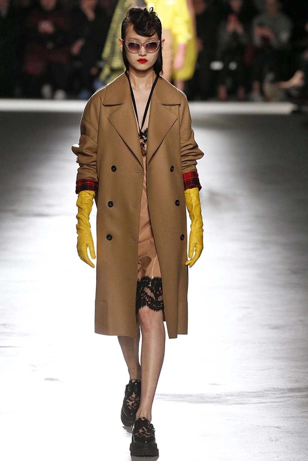 Fashion Week Milan Fall/Winter 2018 look 19 from the N°21 collection womenswear