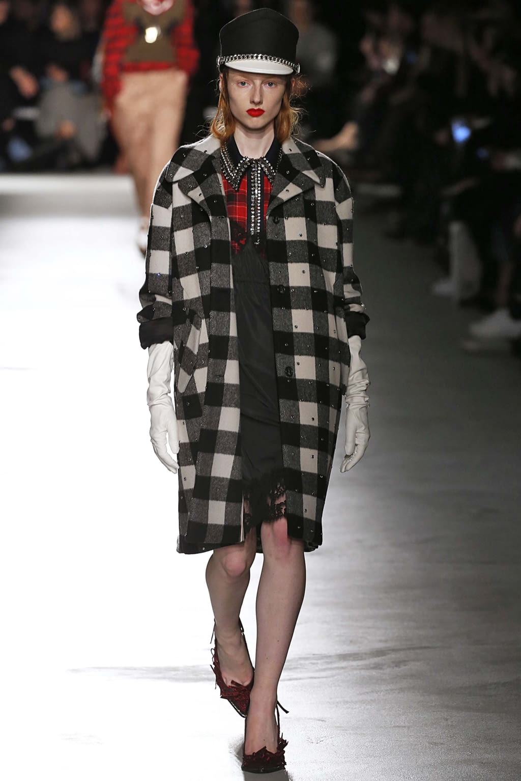 Fashion Week Milan Fall/Winter 2018 look 25 from the N°21 collection womenswear