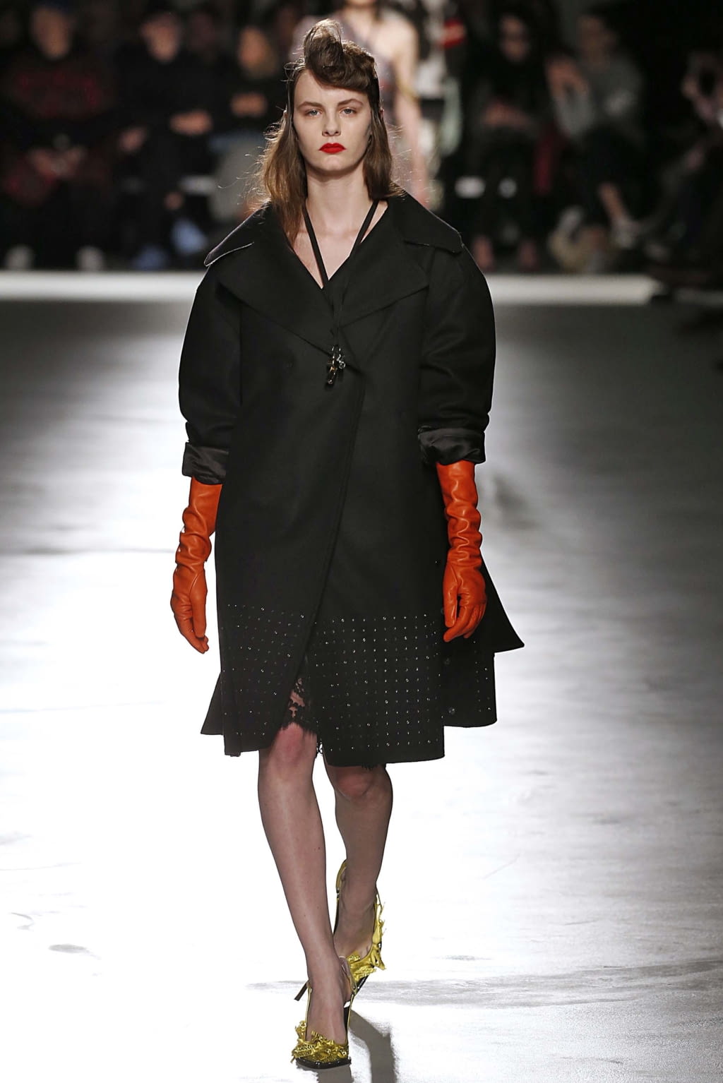 Fashion Week Milan Fall/Winter 2018 look 37 from the N°21 collection womenswear