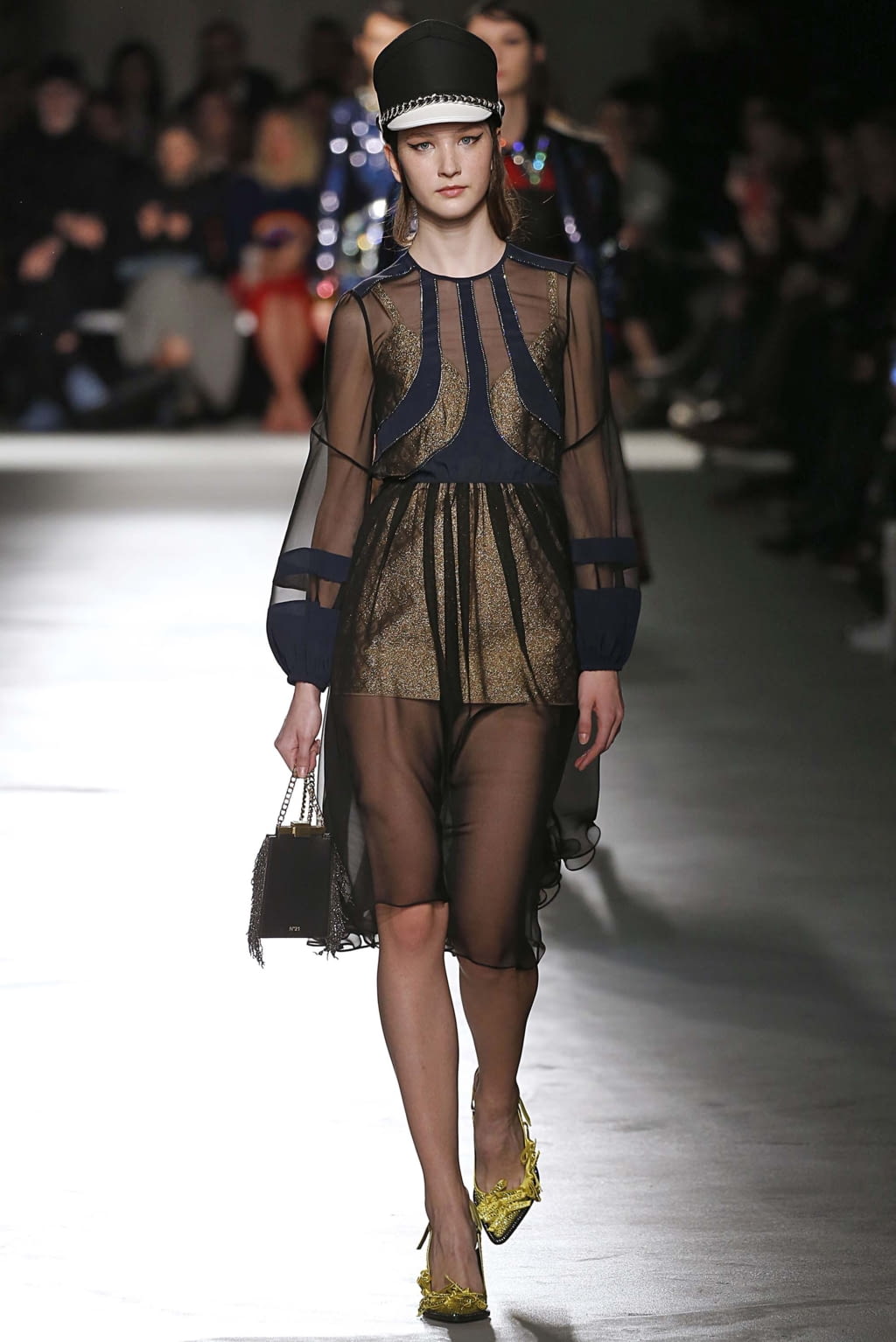 Fashion Week Milan Fall/Winter 2018 look 44 from the N°21 collection womenswear