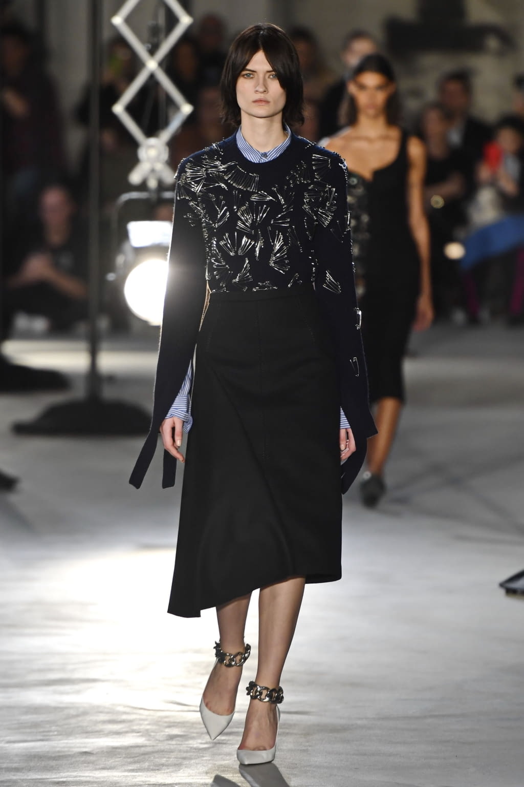 Fashion Week Milan Fall/Winter 2020 look 2 de la collection N°21 womenswear