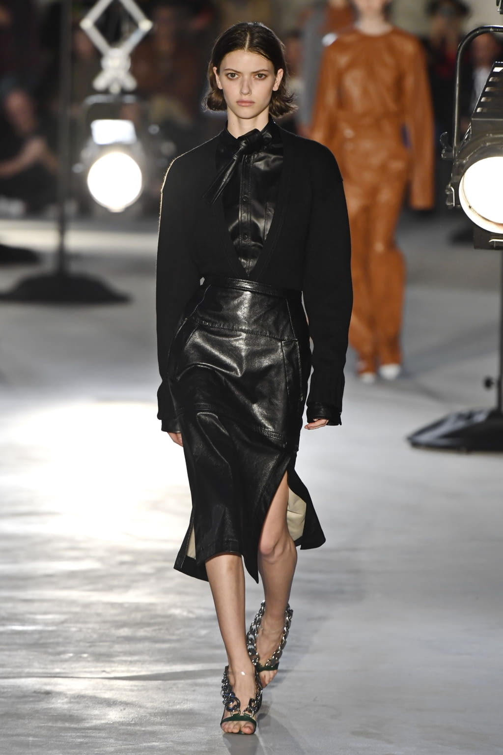 Fashion Week Milan Fall/Winter 2020 look 16 de la collection N°21 womenswear