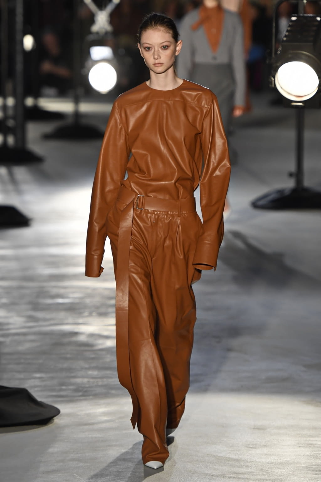 Fashion Week Milan Fall/Winter 2020 look 17 from the N°21 collection womenswear