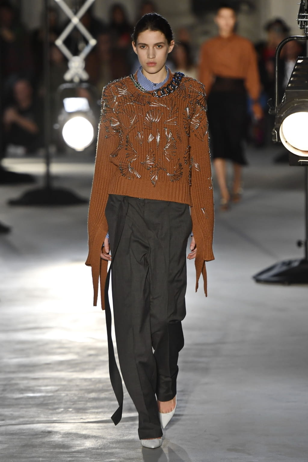 Fashion Week Milan Fall/Winter 2020 look 21 from the N°21 collection 女装