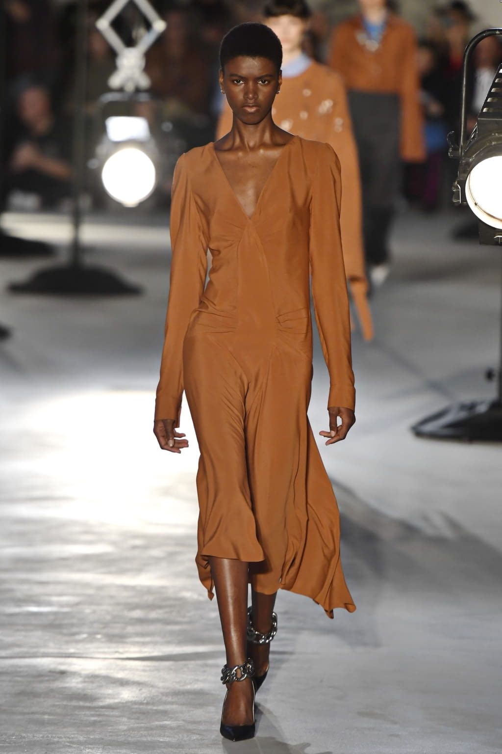 Fashion Week Milan Fall/Winter 2020 look 23 from the N°21 collection womenswear