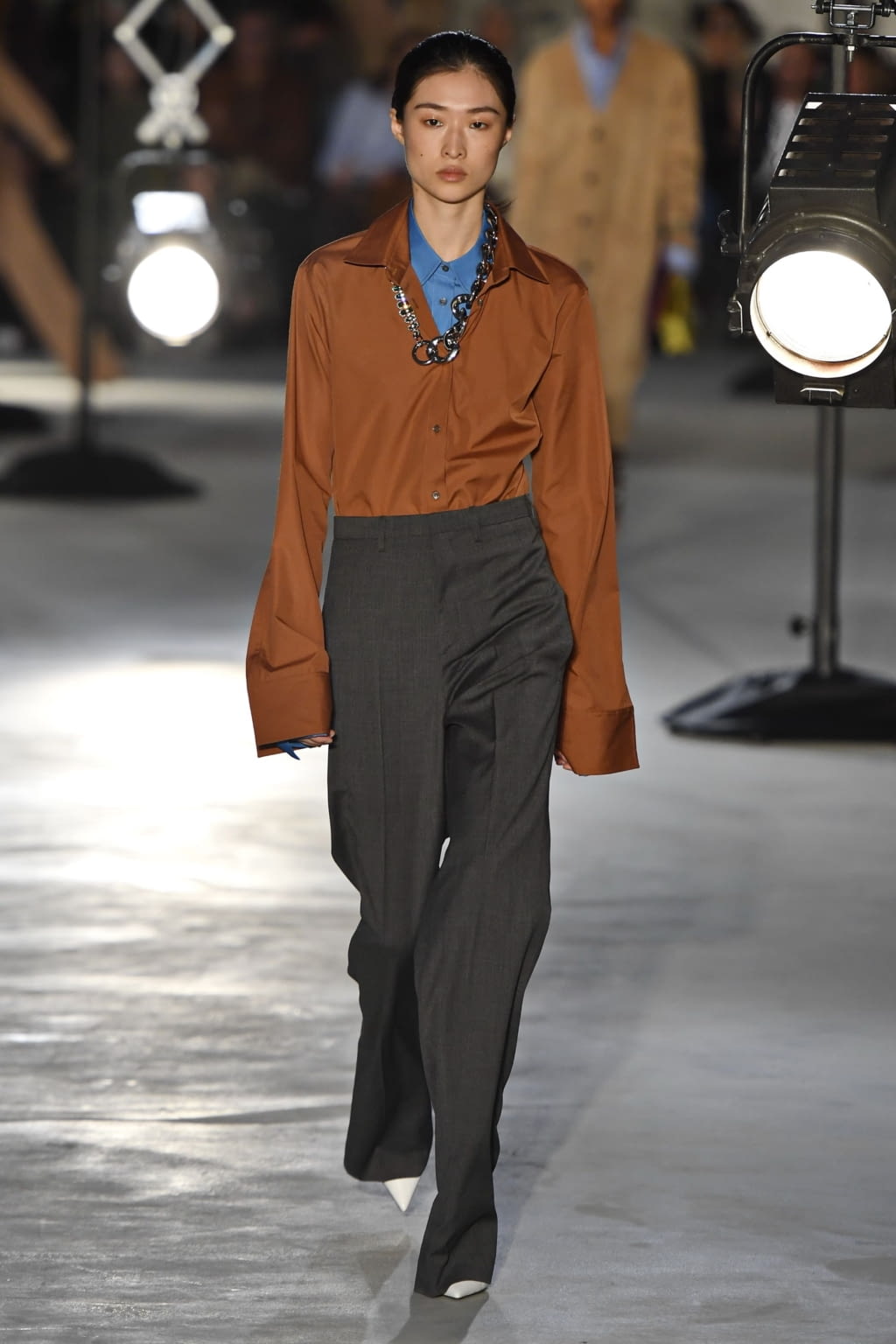 Fashion Week Milan Fall/Winter 2020 look 25 from the N°21 collection 女装