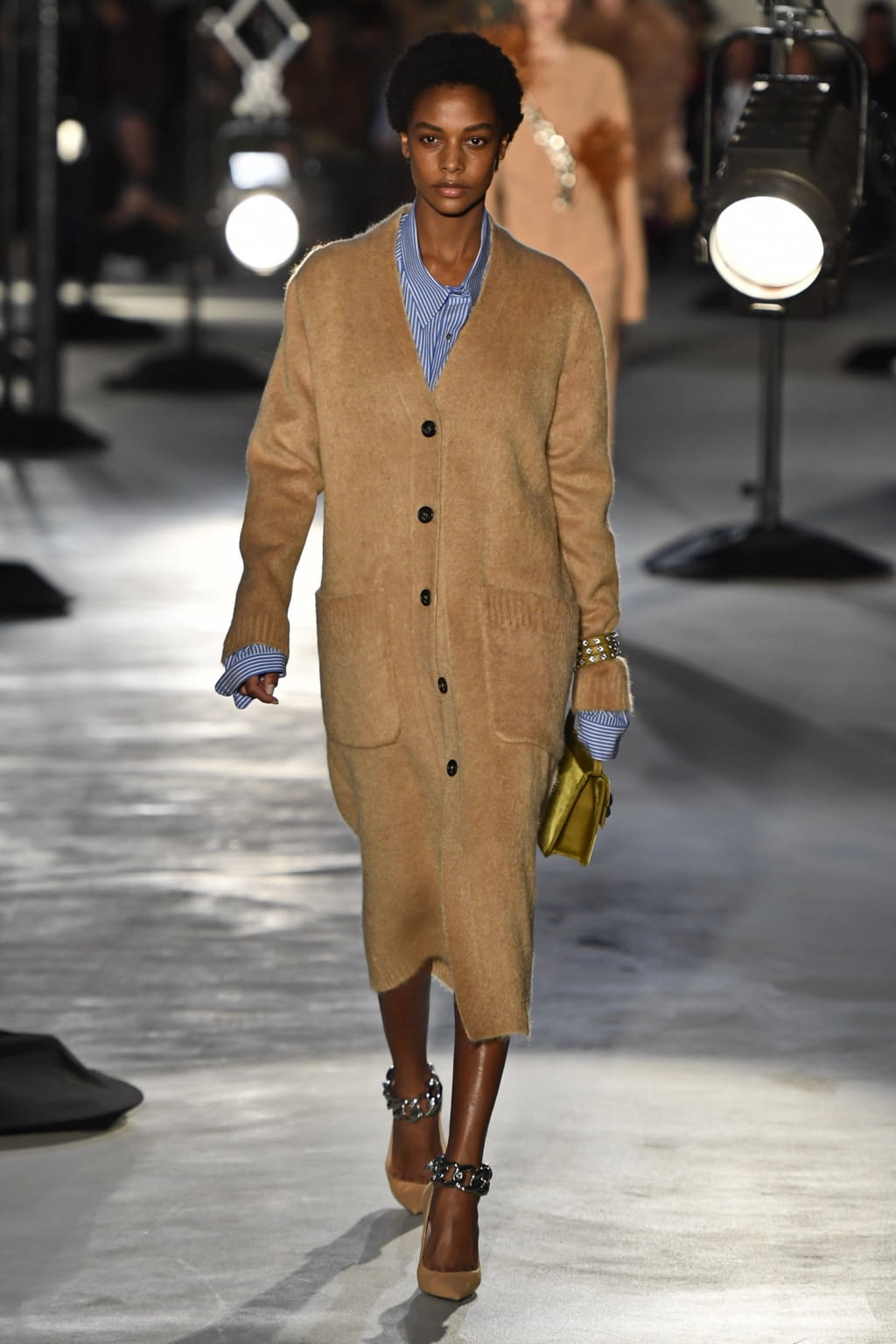 Fashion Week Milan Fall/Winter 2020 look 26 from the N°21 collection 女装