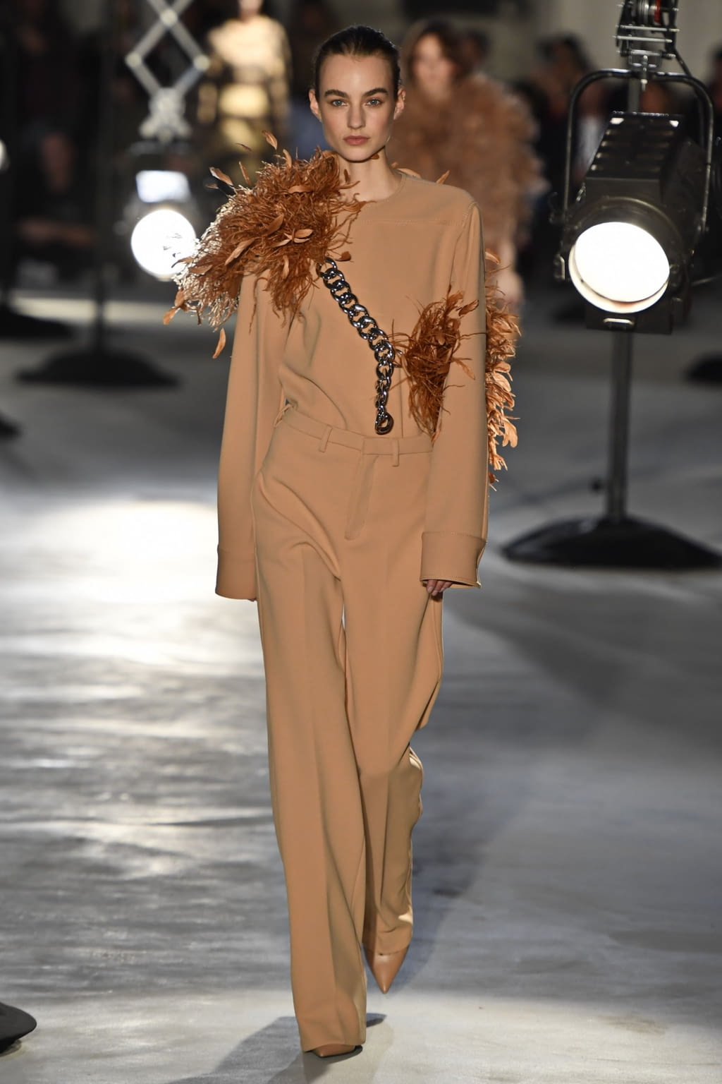 Fashion Week Milan Fall/Winter 2020 look 27 from the N°21 collection 女装