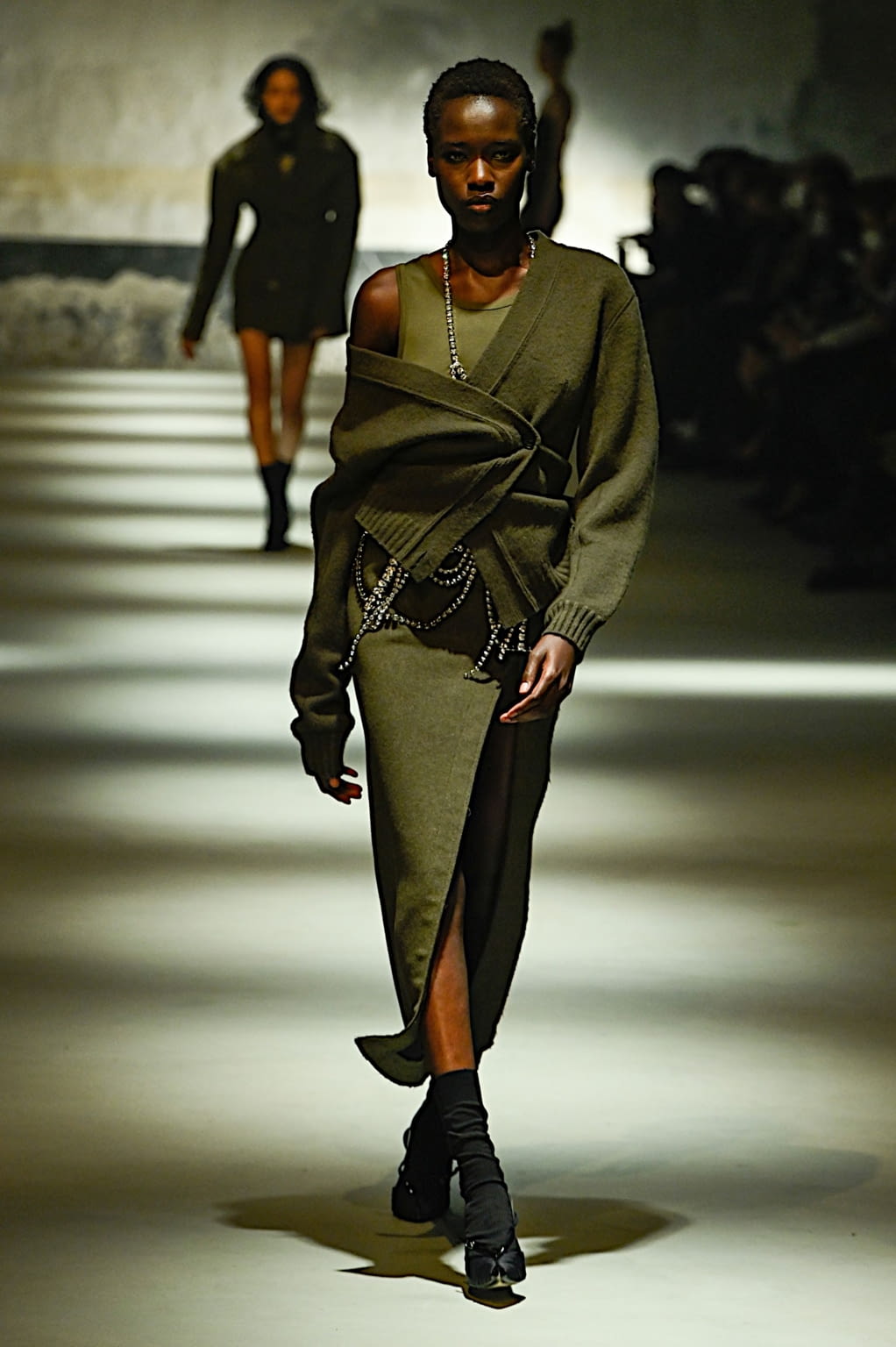 Fashion Week Milan Fall/Winter 2022 look 2 from the N°21 collection 女装