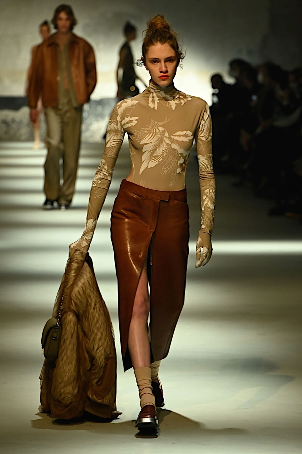 Fashion Week Milan Fall/Winter 2022 look 15 de la collection N°21 womenswear