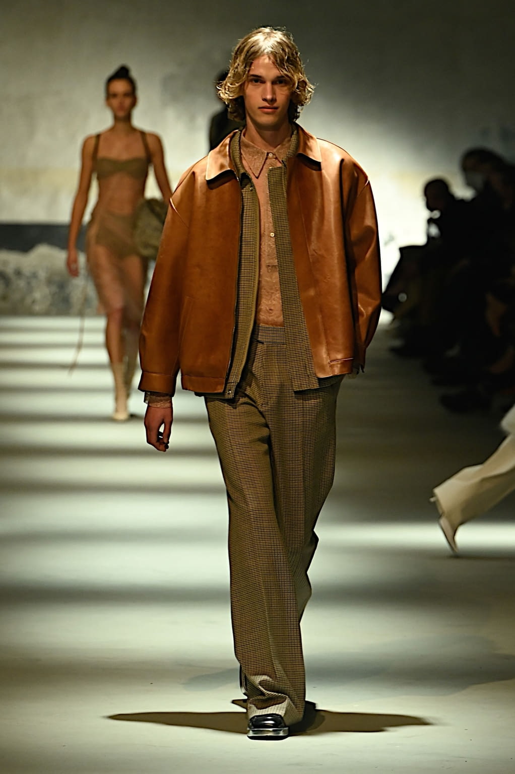 Fashion Week Milan Fall/Winter 2022 look 16 de la collection N°21 womenswear
