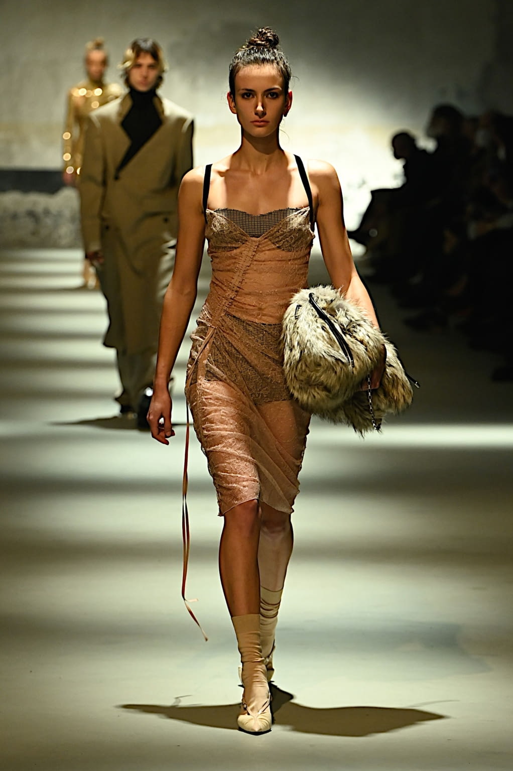 Fashion Week Milan Fall/Winter 2022 look 17 de la collection N°21 womenswear