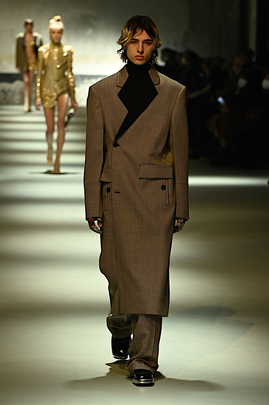 Fashion Week Milan Fall/Winter 2022 look 18 from the N°21 collection 女装
