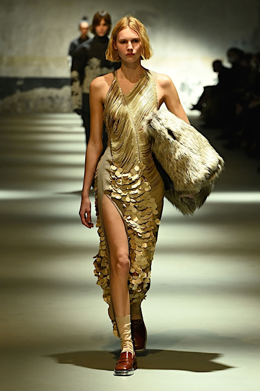 Fashion Week Milan Fall/Winter 2022 look 21 de la collection N°21 womenswear