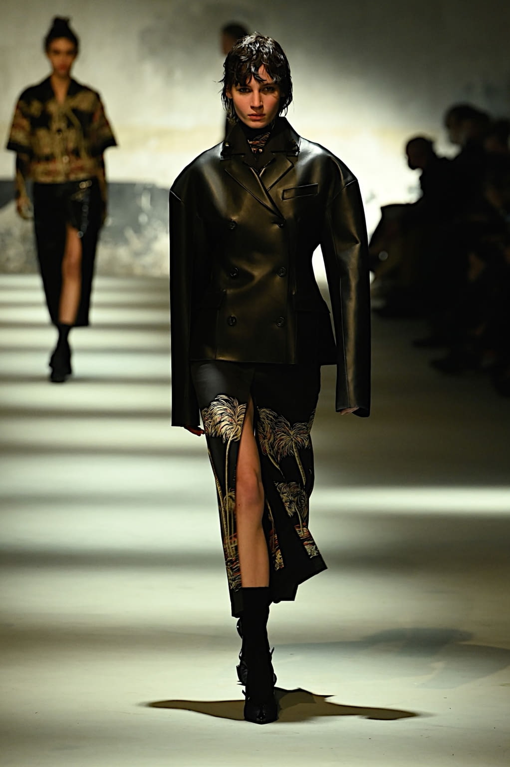 Fashion Week Milan Fall/Winter 2022 look 25 de la collection N°21 womenswear