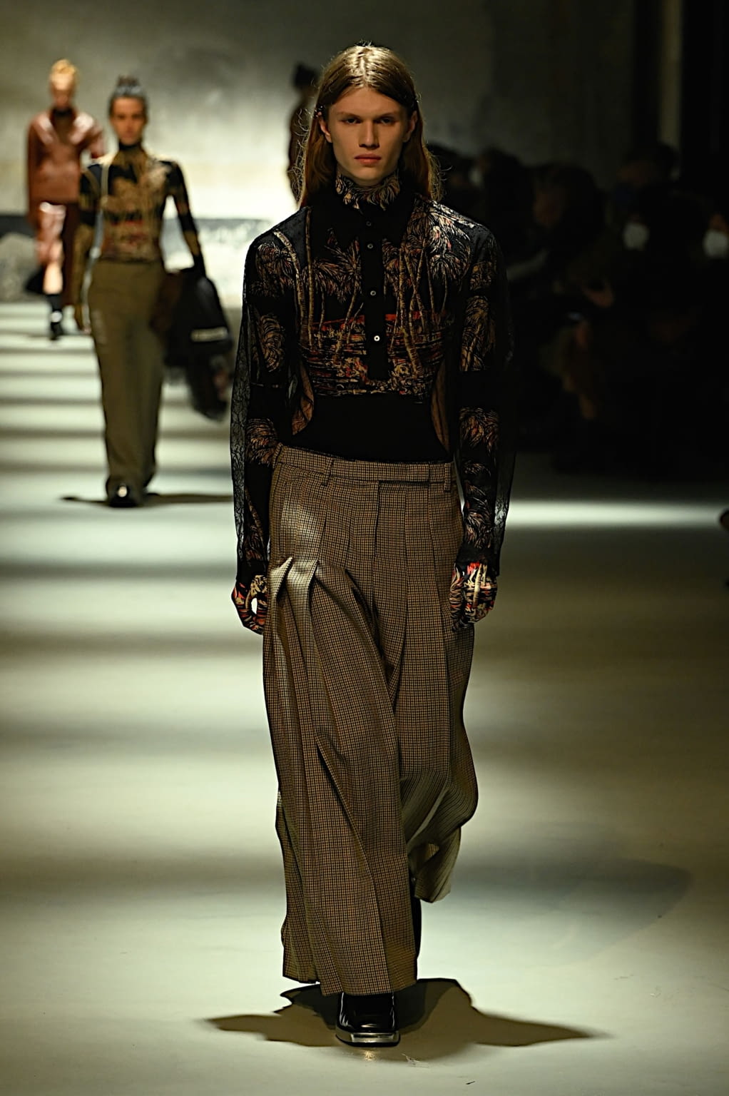 Fashion Week Milan Fall/Winter 2022 look 27 from the N°21 collection 女装