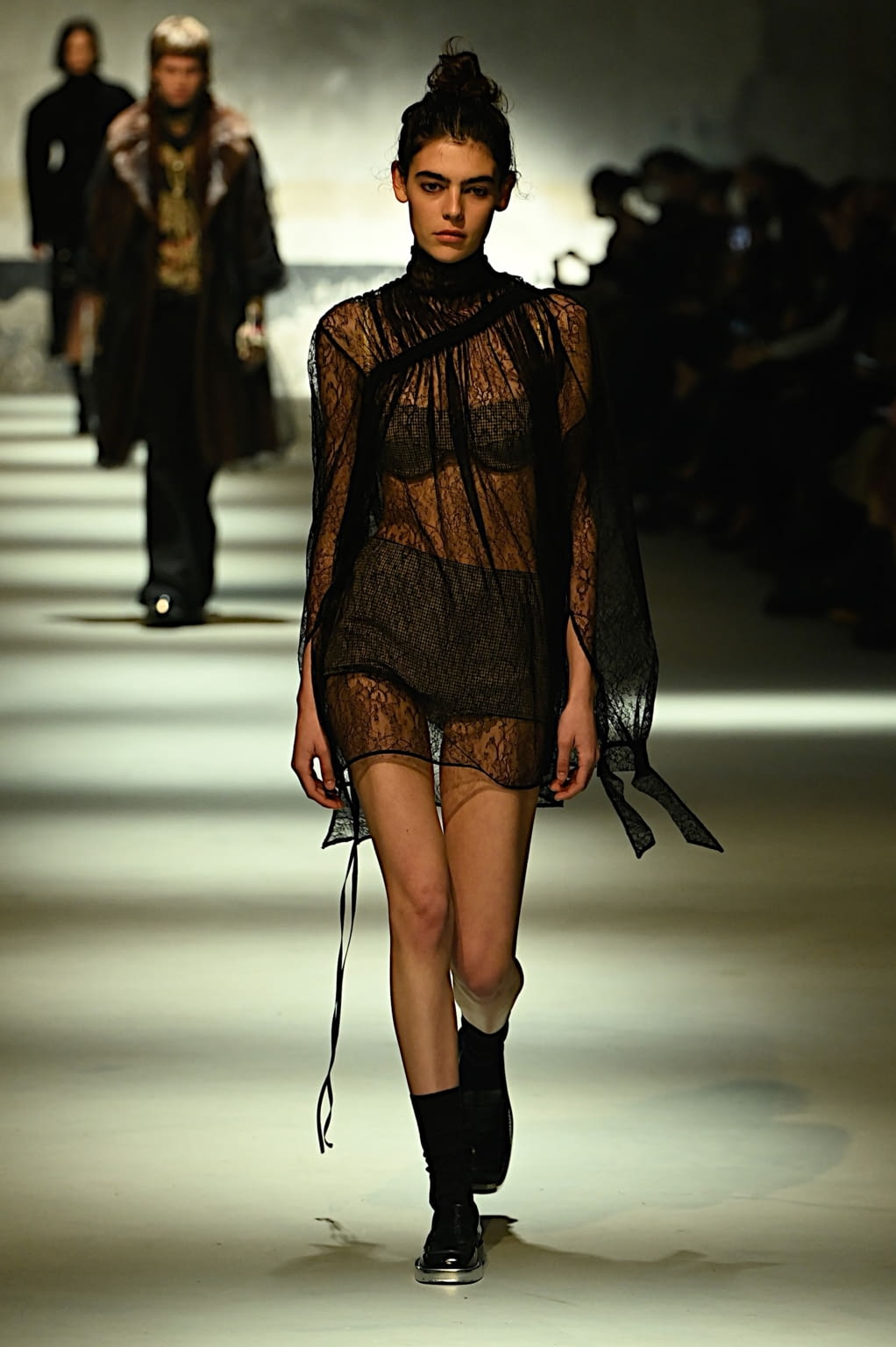 Fashion Week Milan Fall/Winter 2022 look 30 from the N°21 collection 女装
