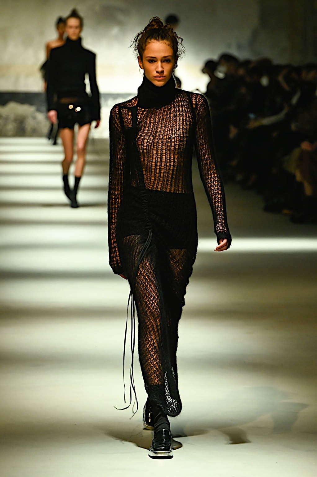 Fashion Week Milan Fall/Winter 2022 look 35 from the N°21 collection 女装