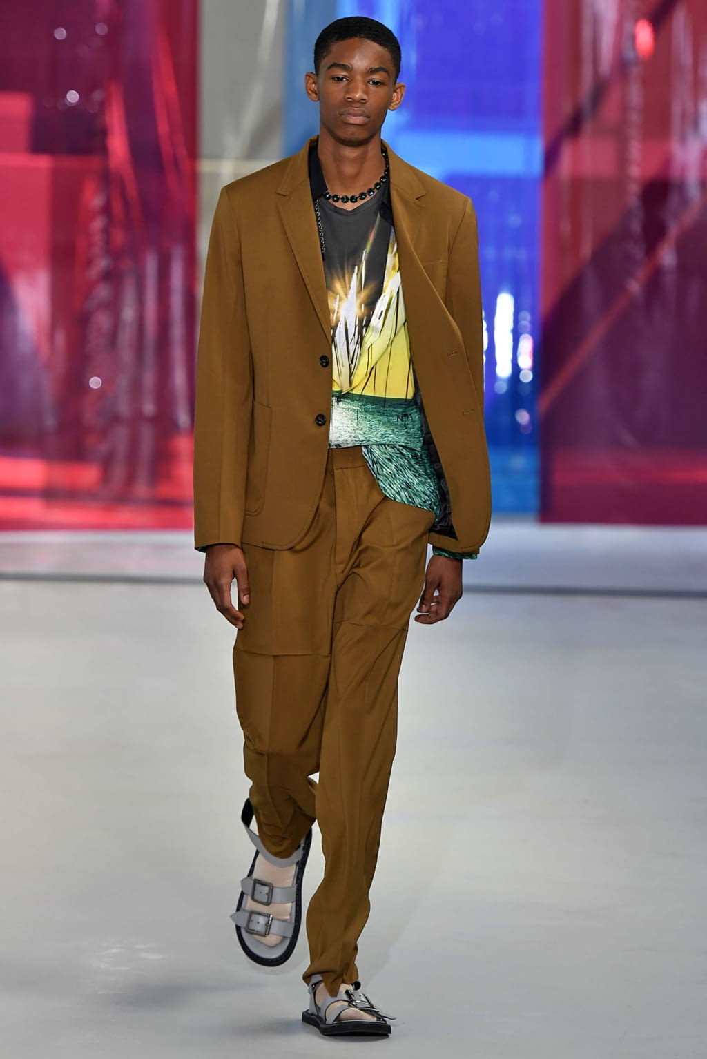 Fashion Week Milan Spring/Summer 2019 look 16 de la collection N°21 menswear