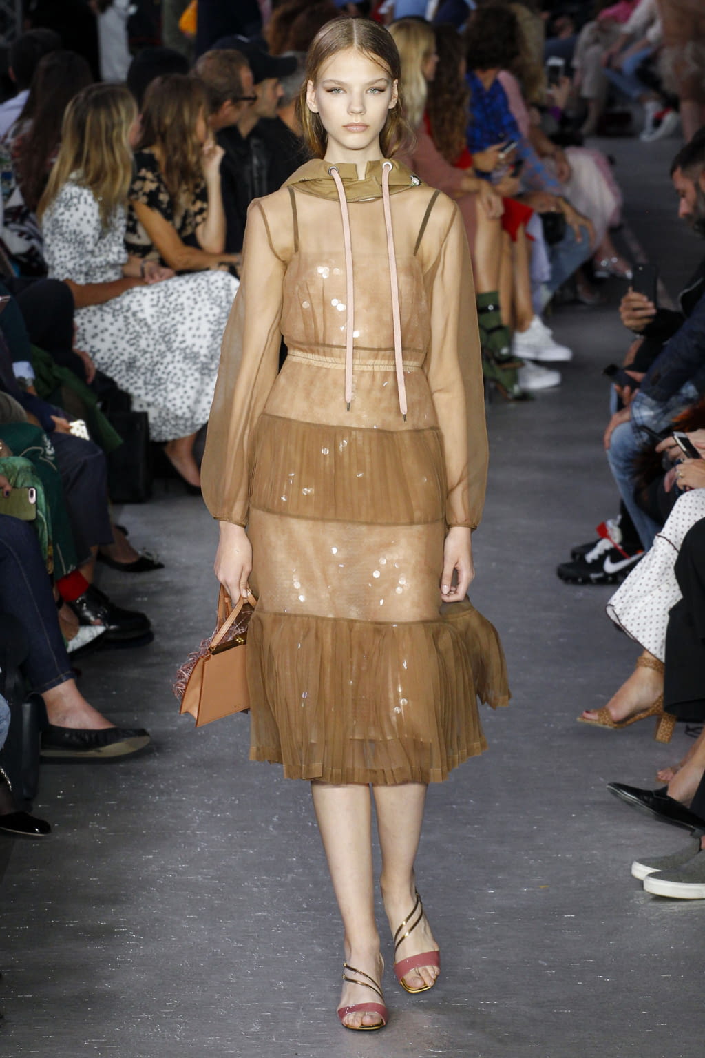 Fashion Week Milan Spring/Summer 2018 look 18 from the N°21 collection 女装