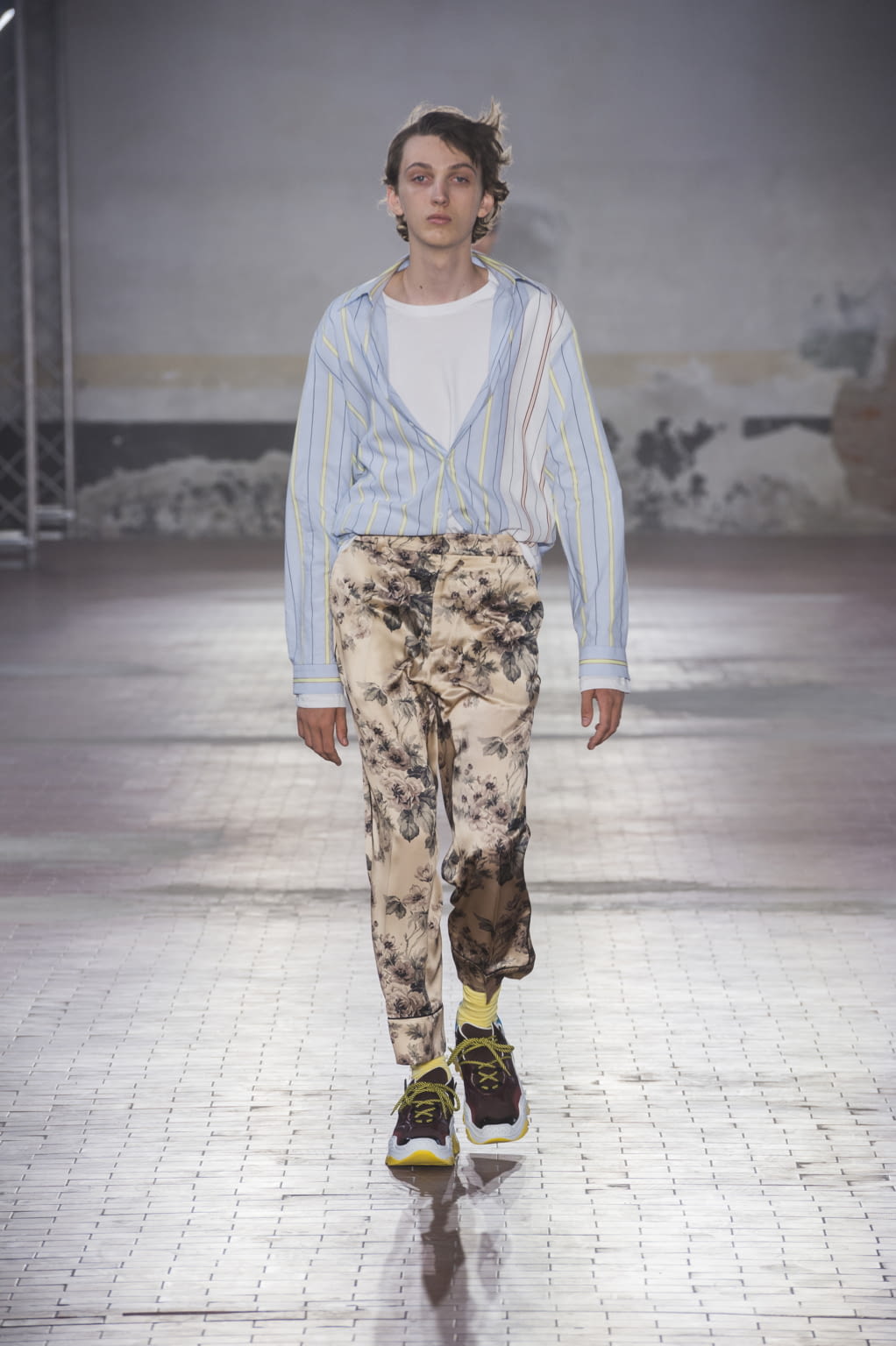 Fashion Week Milan Spring/Summer 2018 look 15 de la collection N°21 menswear