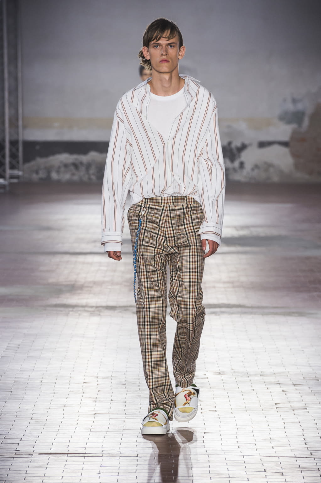 Fashion Week Milan Spring/Summer 2018 look 17 from the N°21 collection menswear