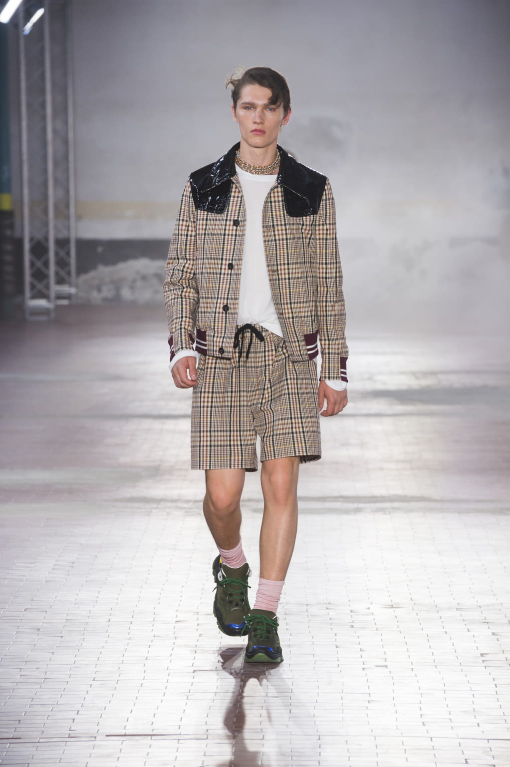 Fashion Week Milan Spring/Summer 2018 look 19 de la collection N°21 menswear