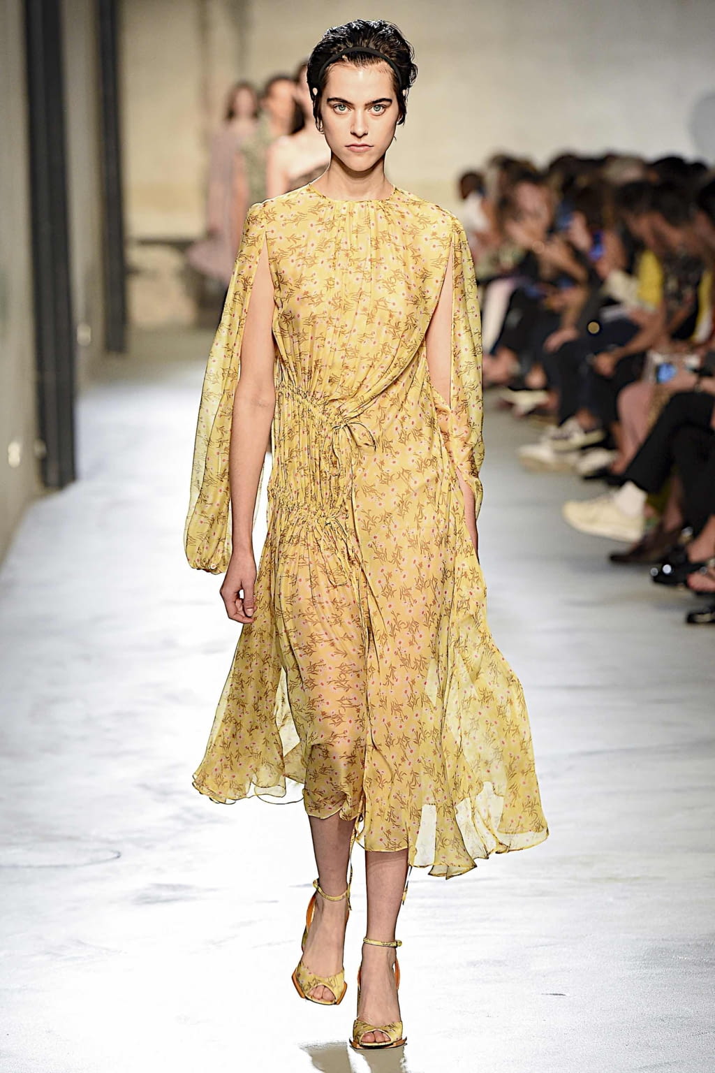 Fashion Week Milan Spring/Summer 2020 look 15 from the N°21 collection womenswear